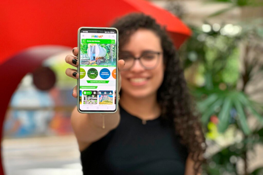 Chamada virtual, plataforma de negócios e app do turismo marcam inovações da Celepar