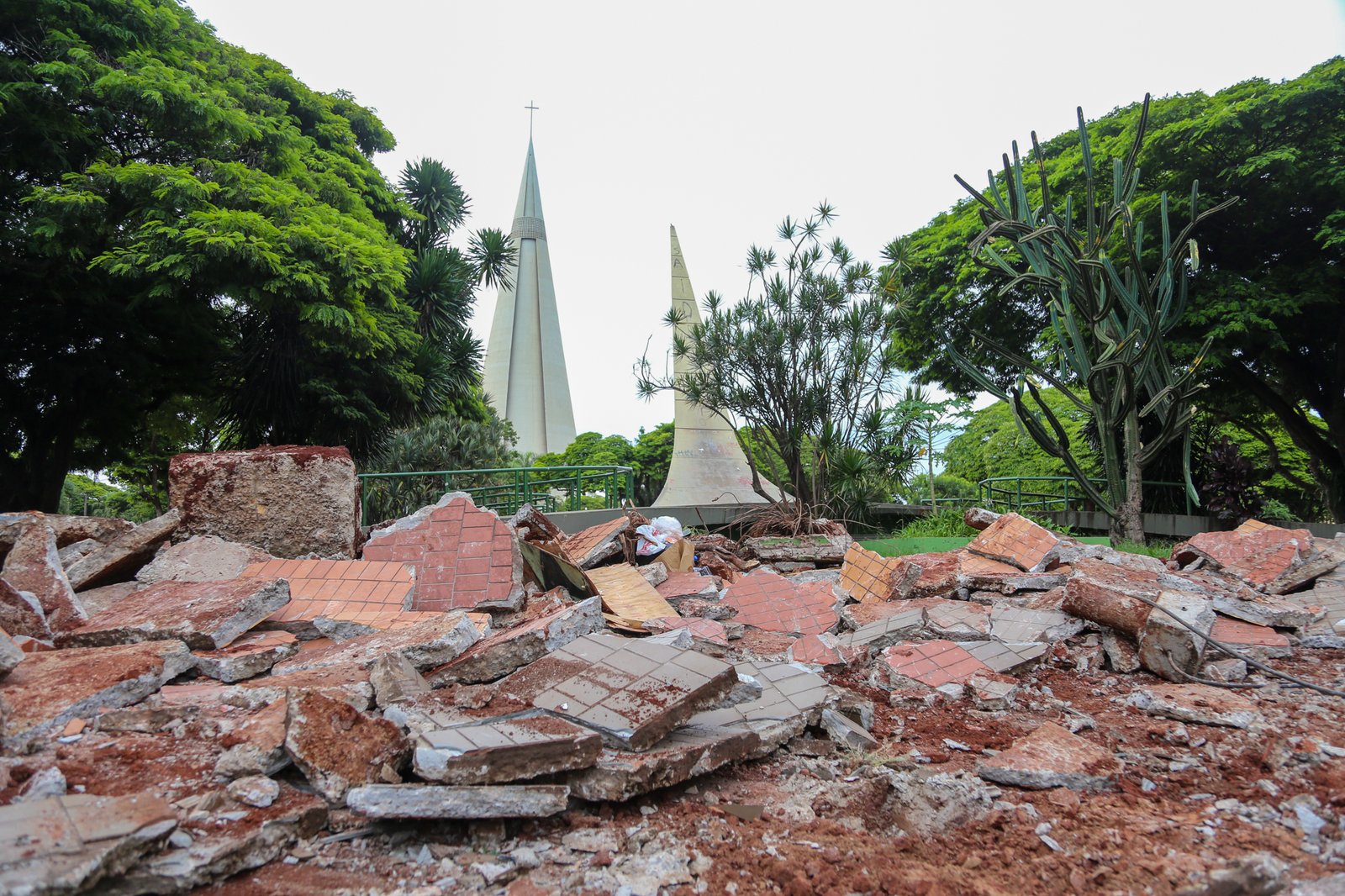 Prefeitura inicia revitalização do Eixo Monumental com obras na Praça da Prefeitura e entorno da Vila Olímpica