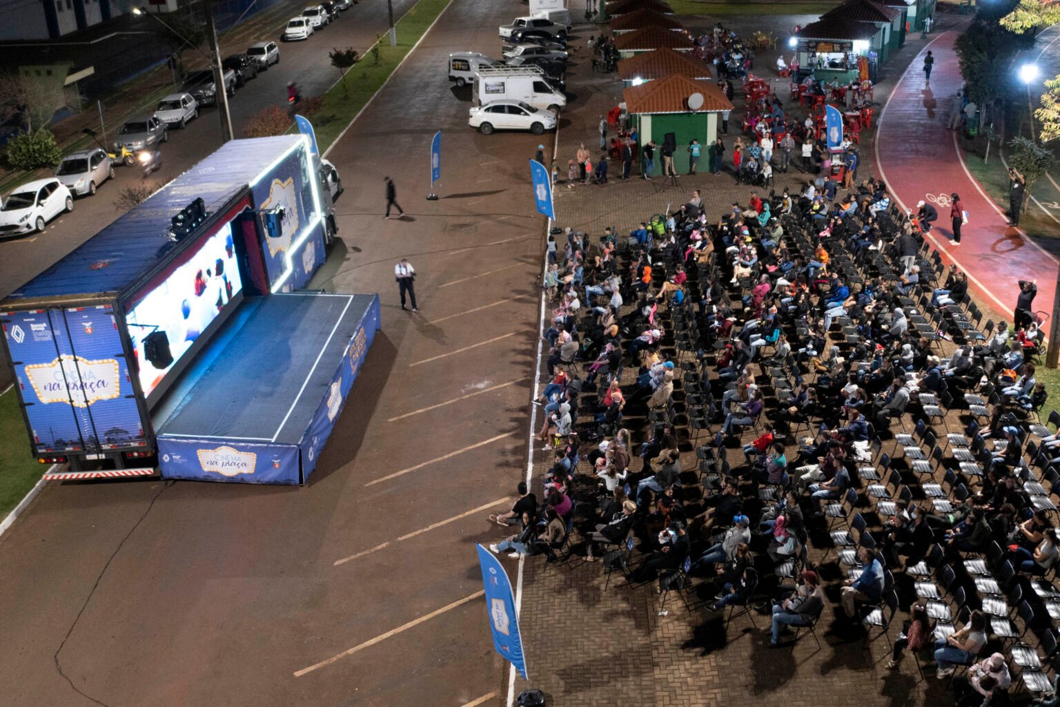 Cinema na Praça vai passar por 38 cidades do Paraná no verão; veja a programação