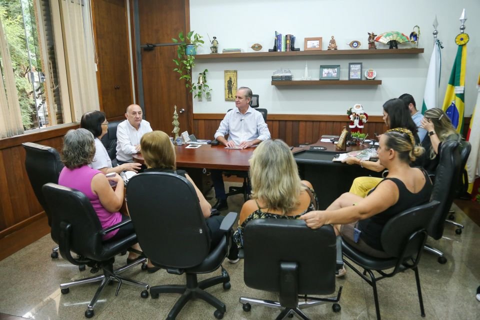 Prefeito Ulisses Maia e vice Edson Scabora recebem mais de 200 pessoas durante ′Gabinete Aberto′