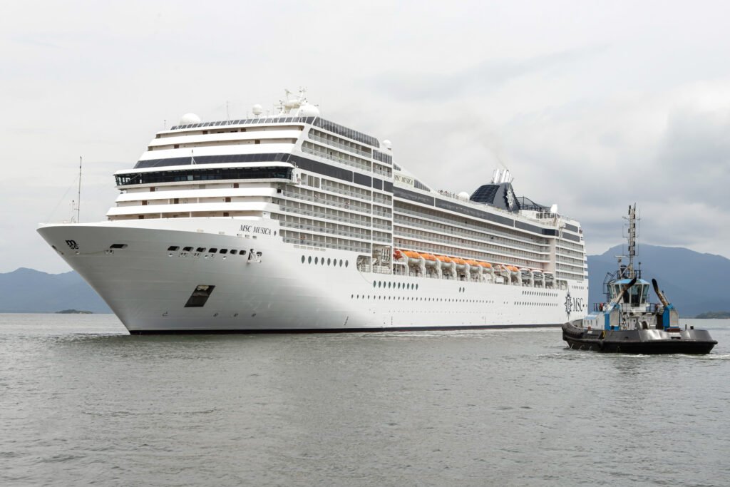 Navio MSC Musica atraca pela primeira vez em Paranaguá