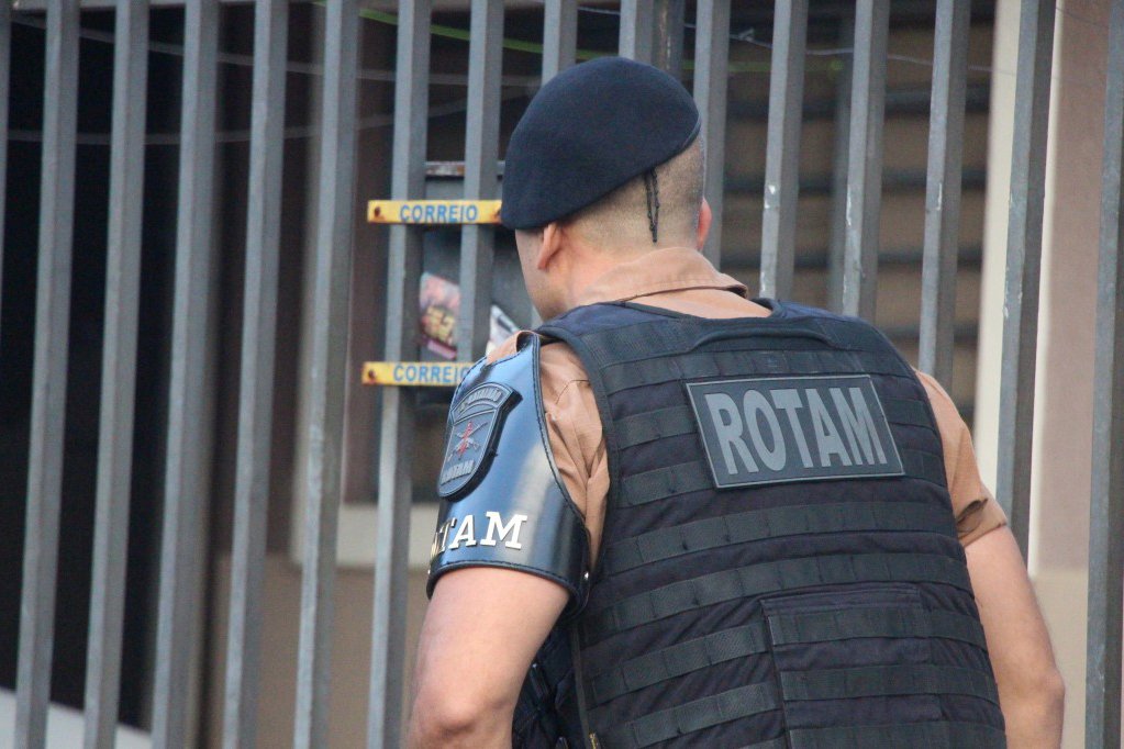 Polícia Militar prende cinco pessoas ligadas ao tráfico de drogas em rodovias no Paraná