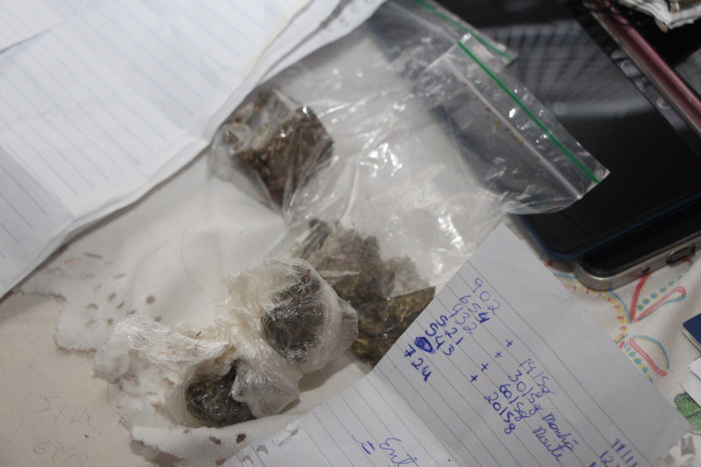 Polícia Militar prende cinco pessoas ligadas ao tráfico de drogas em rodovias no Paraná