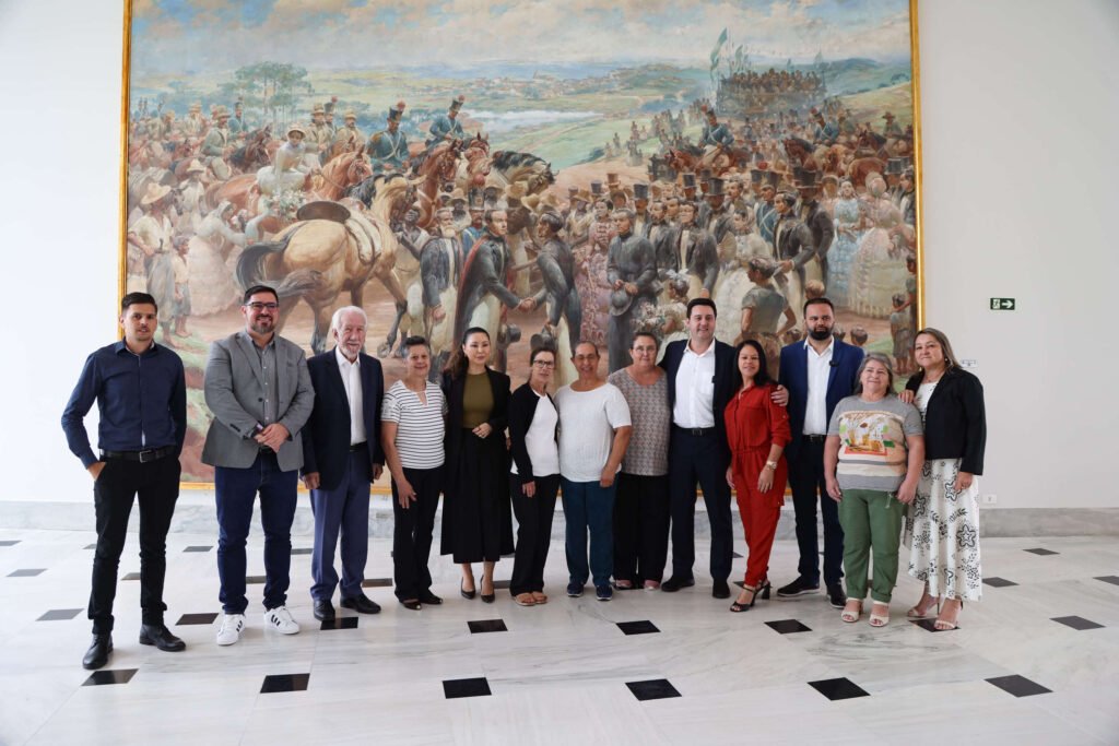 O anúncio do projeto que moderniza o Quadro de Funcionários da Educação Básica foi feito em um almoço do governador Ratinho Junior com servidores da rede estadual de ensino.
