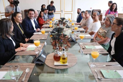 O anúncio do projeto que moderniza o Quadro de Funcionários da Educação Básica foi feito em um almoço do governador Ratinho Junior com servidores da rede estadual de ensino.