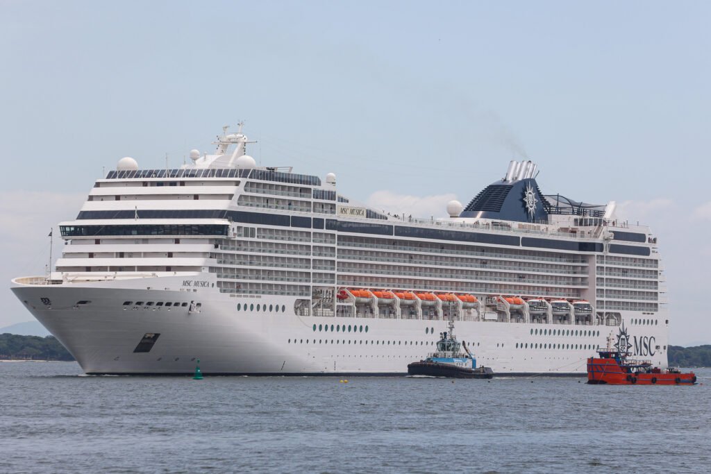 Navio MSC Musica atraca pela primeira vez em Paranaguá