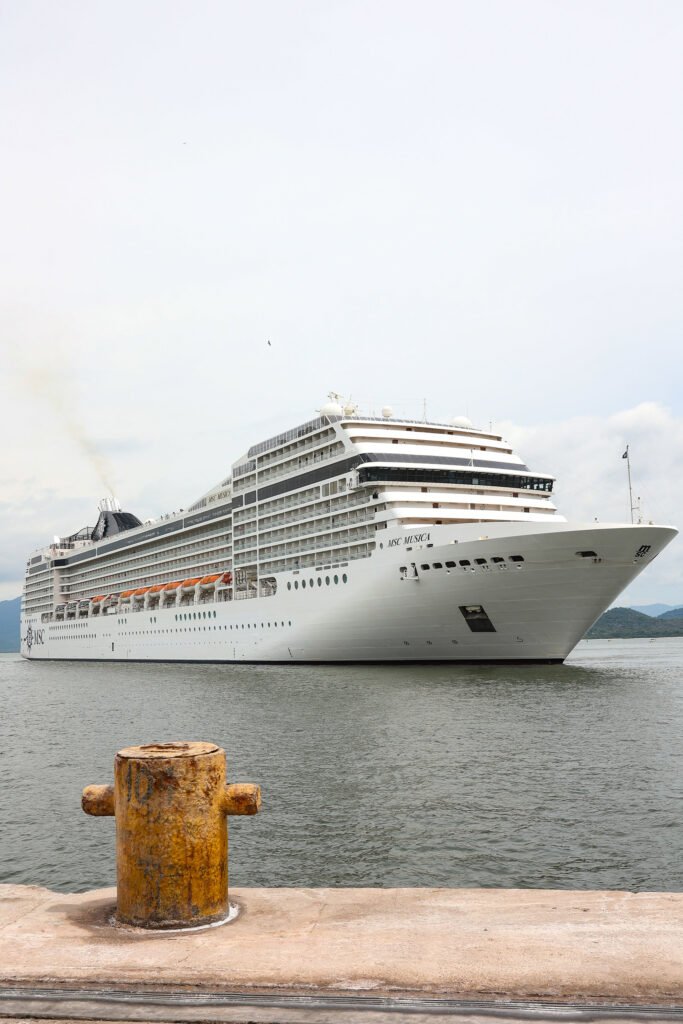 Navio MSC Musica atraca pela primeira vez em Paranaguá