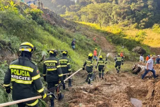 Deslizamento de terra deixa 23 mortos no Noroeste da Colômbia