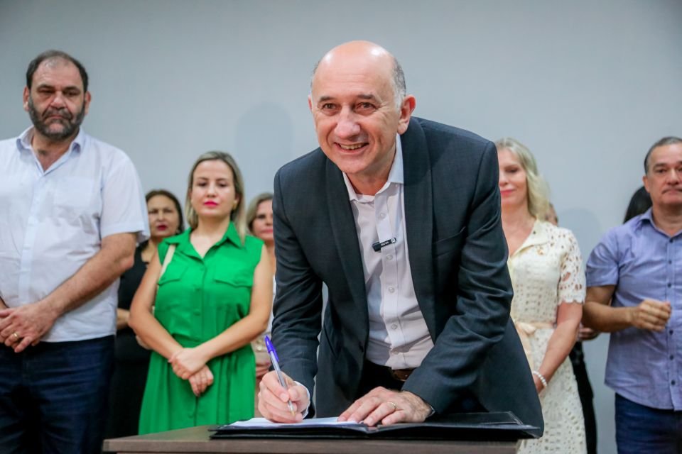 Conselheiros tutelares eleitos para a gestão 2024-2027 tomam posse; confira as áreas de atuação