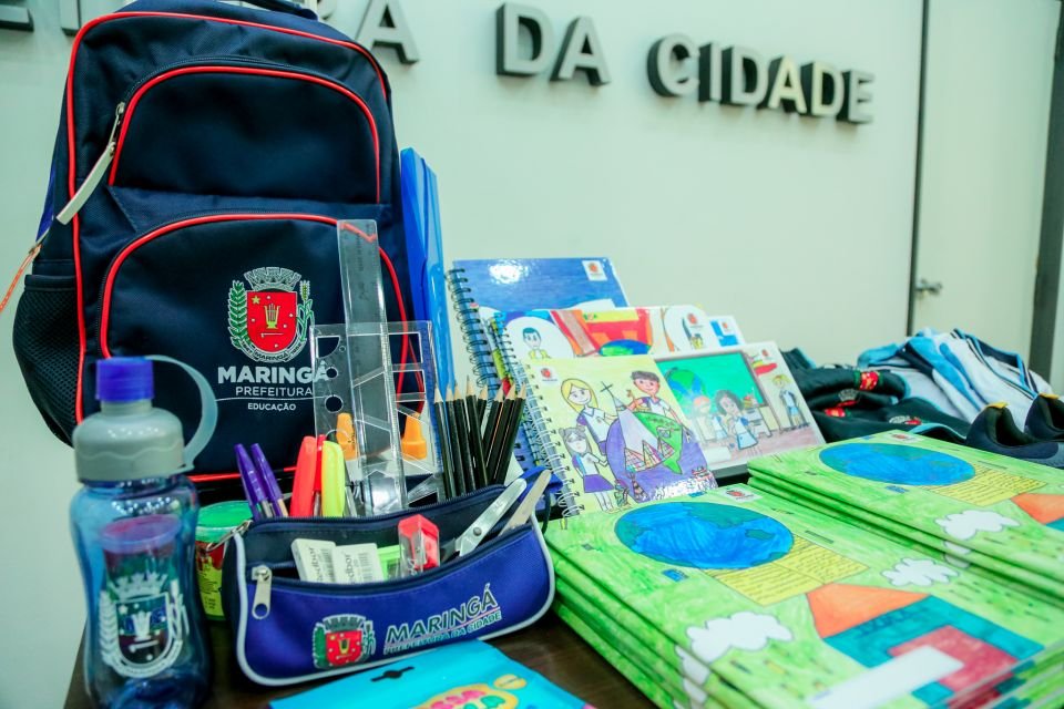 Ulisses Maia apresenta kit escolar e uniformes da rede municipal de ensino