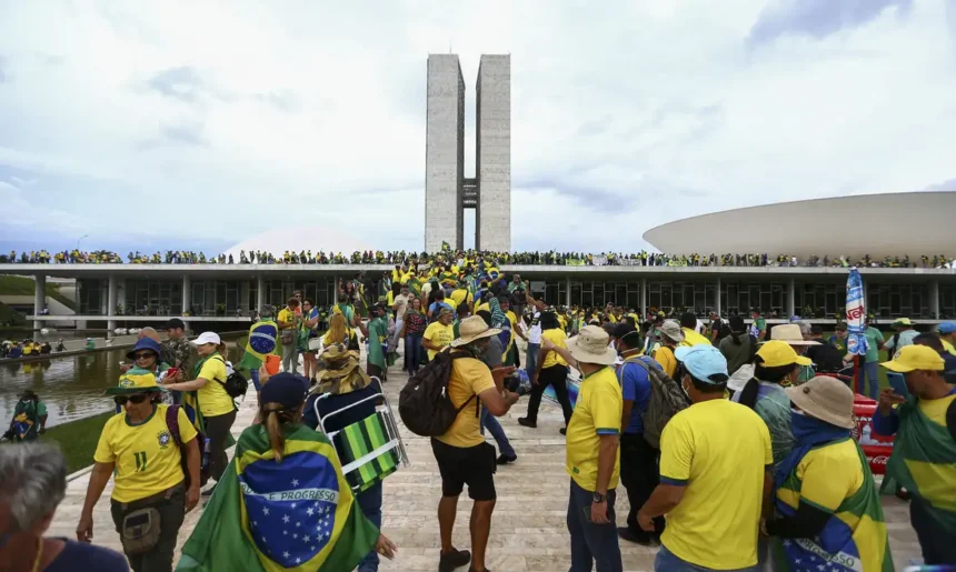 Câmara dos Deputados inaugura exposição para marcar um ano dos ataques de 8/1