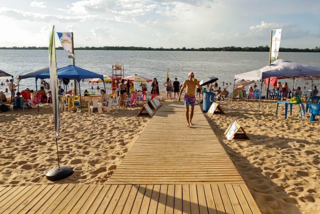 "Caribe paranaense": turistas aprovam estruturas em Porto Rico e São Pedro do Paraná