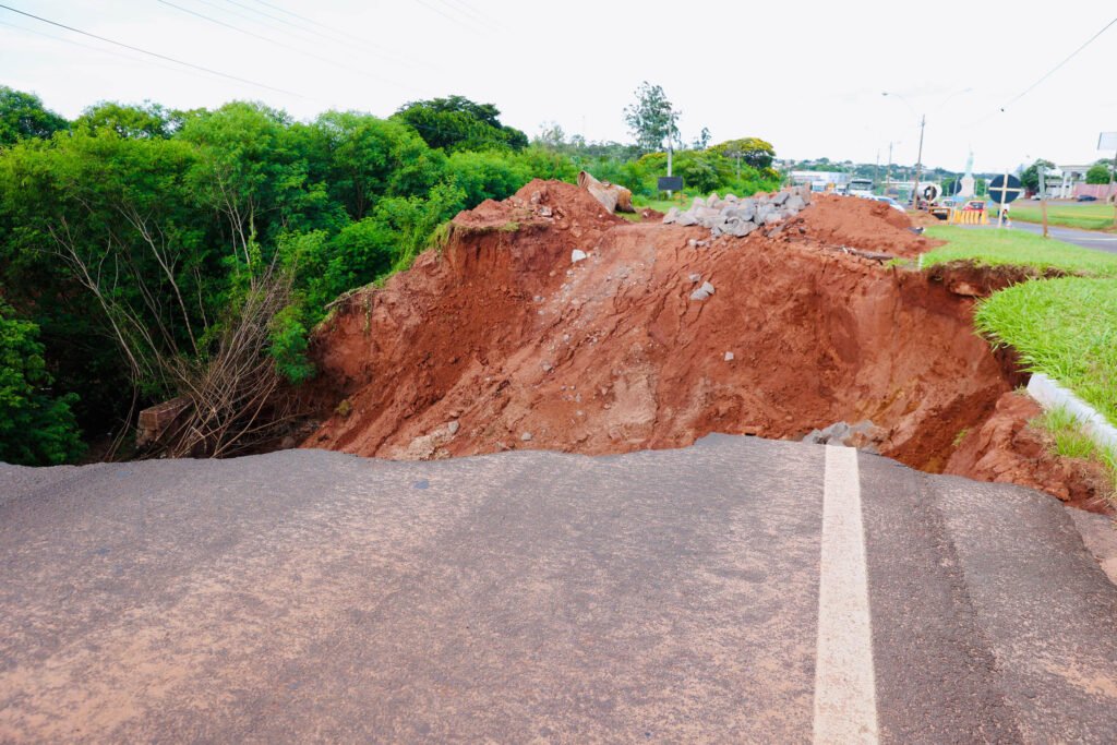 Obra emergencial no trecho da PR-323 danificado por chuvas está em execução