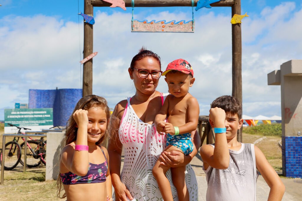 Mil pulseirinhas de identificação foram distribuídas por dia no Litoral desde o início do verão