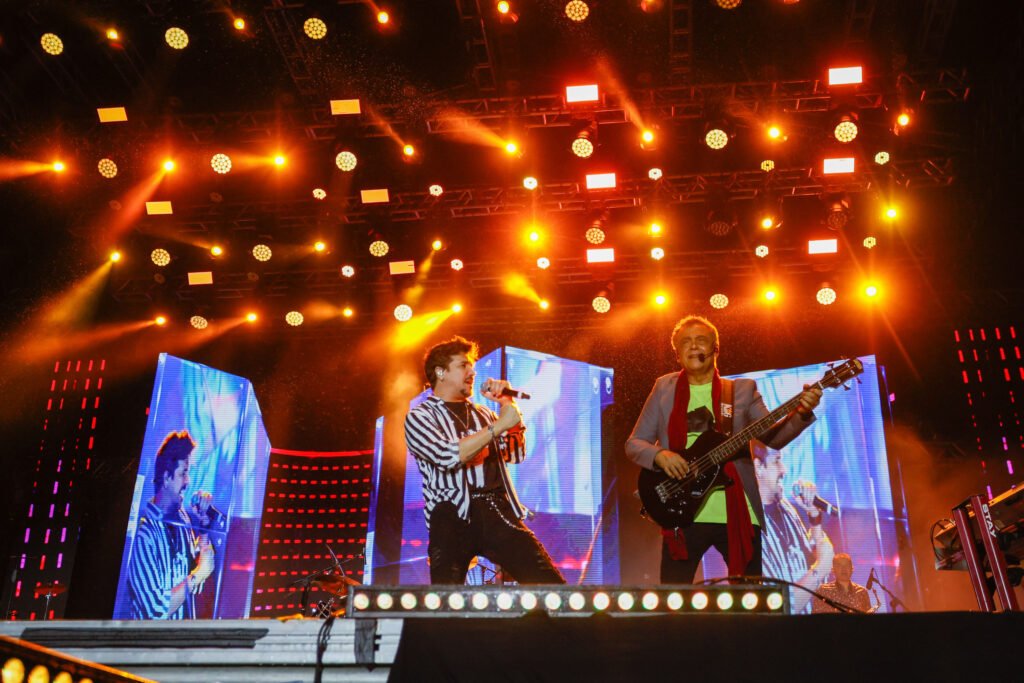 Roupa Nova e Rick e Renner animam o público no segundo dia de shows no Verão Maior Paraná