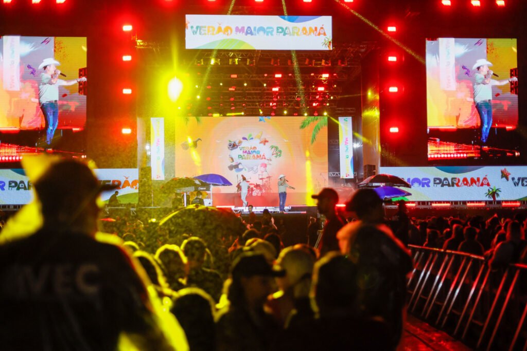 Roupa Nova e Rick e Renner animam o público no segundo dia de shows no Verão Maior Paraná