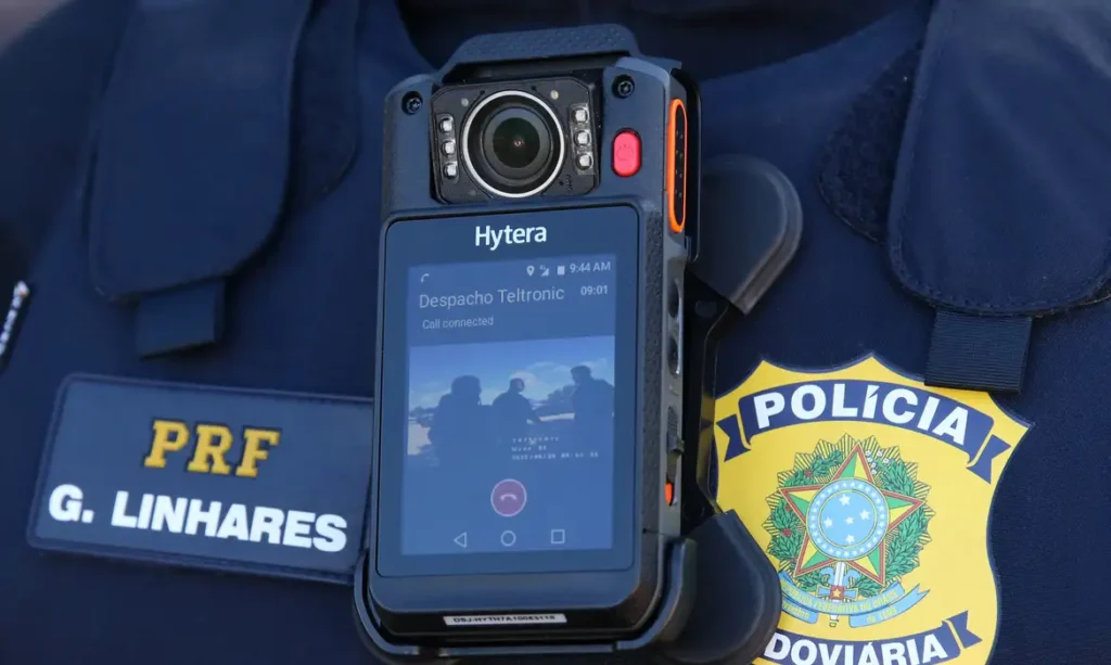 Uso de câmeras corporais por policiais