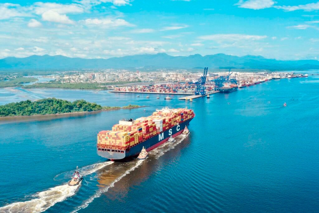 Navio MSC Natasha XIII, do armador Mediterranean Shipping Company (MSC)