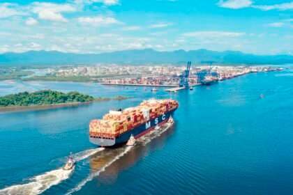 Navio MSC Natasha XIII, do armador Mediterranean Shipping Company (MSC)