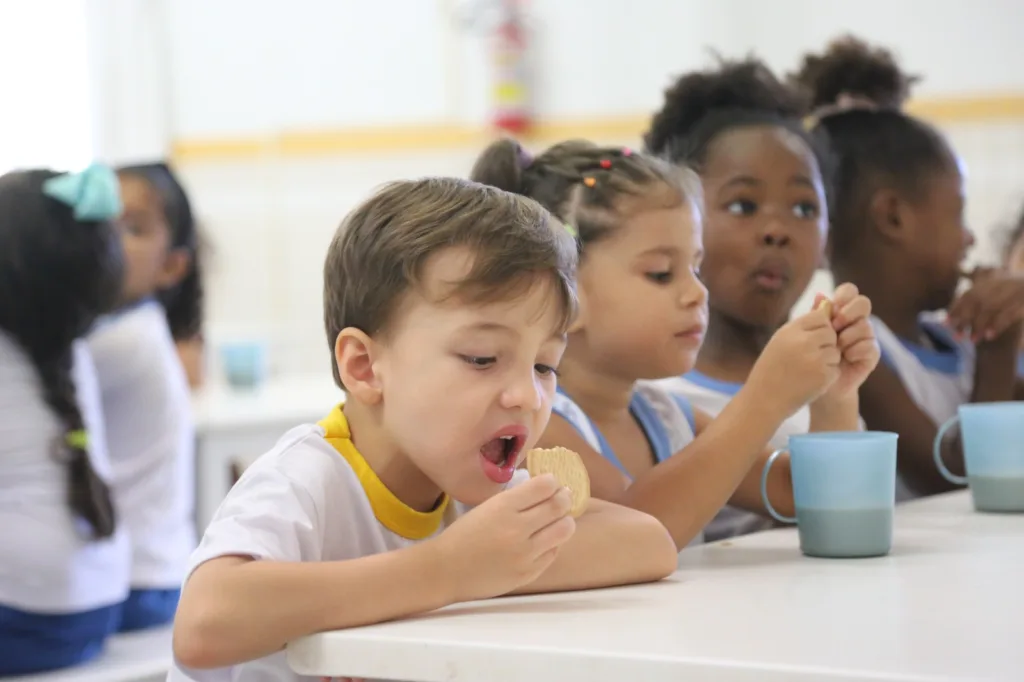 Maringá garante segurança nutricional em escolas e Cmeis com mais de 425 toneladas de alimentos da agricultura familiar