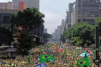 Momento histórico - Avenida Paulista lotada em apoio ao ex-presidente Jair Bolsonaro - 25-02-2024