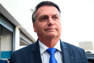 Bolsonaro segue orientação de advogados e fica em silêncio durante questionamentos da PF