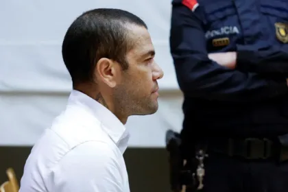 Espanha condena Daniel Alves a 4 anos e meio de prisão por agressão sexual
