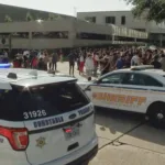 Os policiais estão respondendo a relatos de um tiroteio na Igreja Lakewood do pastor Joel Osteen, em Houston, de acordo com a polícia de Houston. KTRK