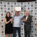 Durante a solenidade, Mikuska foi agraciado com uma Menção Honrosa confeccionada pelo Poder Legislativo.