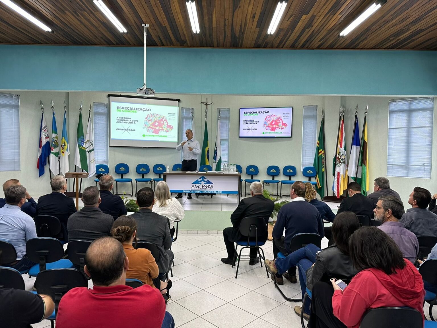 Ricardo Barros discute industrialização com prefeitos e lideranças de três regiões do Paraná