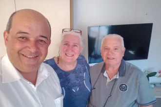 Odair Fogueteiro e o casal Eliane e Rosnei