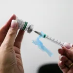 Campanha de vacinação contra a gripe começa nesta segunda para 4,5 milhões de pessoas Foto: Geraldo Bubniak/AEN