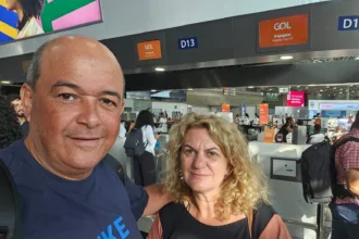 Odair Fogueteiro e a sua esposa Luzia voltando para Maringá, após 15 dias de férias no Rio de Janeiro.