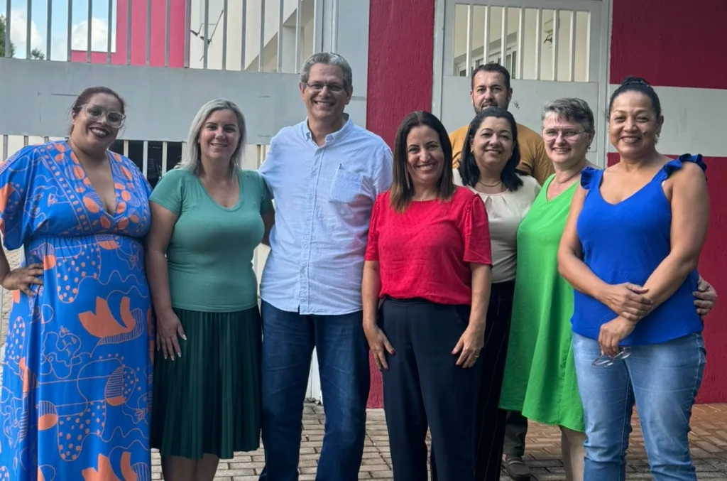 Silvio Barros (PP) se reuniu nesta segunda-feira (11) com a presidente do Sindicato dos Servidores Municipais de Maringá (Sismmar), Iraídes Baptistoni, e representantes da diretoria da entidade.