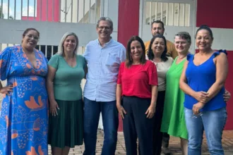 Silvio Barros (PP) se reuniu nesta segunda-feira (11) com a presidente do Sindicato dos Servidores Municipais de Maringá (Sismmar), Iraídes Baptistoni, e representantes da diretoria da entidade.