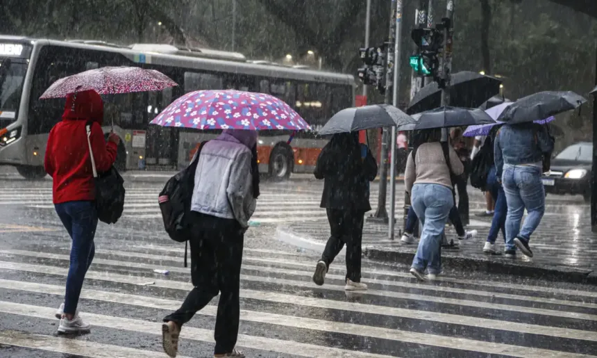 chuva intensa e vento forte