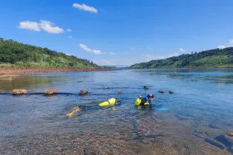 Sanepar contrata mergulhadores para inspecionar tubulações no Rio Paraná e Lago de Itaipu
