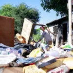Prefeitura recolhe 14 toneladas de resíduos em imóveis na Vila Santa Izabel e Jardim Pinheiros