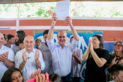 Prefeito Ulisses Maia lança programa municipal de bolsas de estudo em instituições particulares de ensino superior