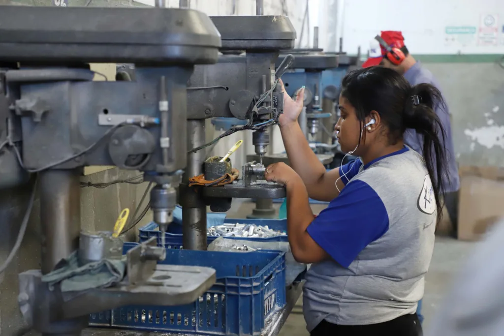 Com aumento de 3,26%, salário médio do Paraná foi o que mais cresceu na região Sul em 2023