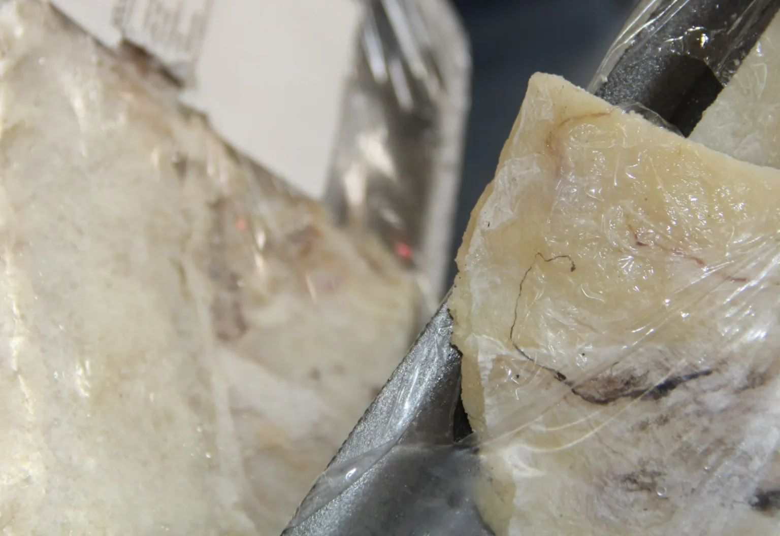 Procon flagra 38 quilos de alimentos em 118 embalagens irregulares