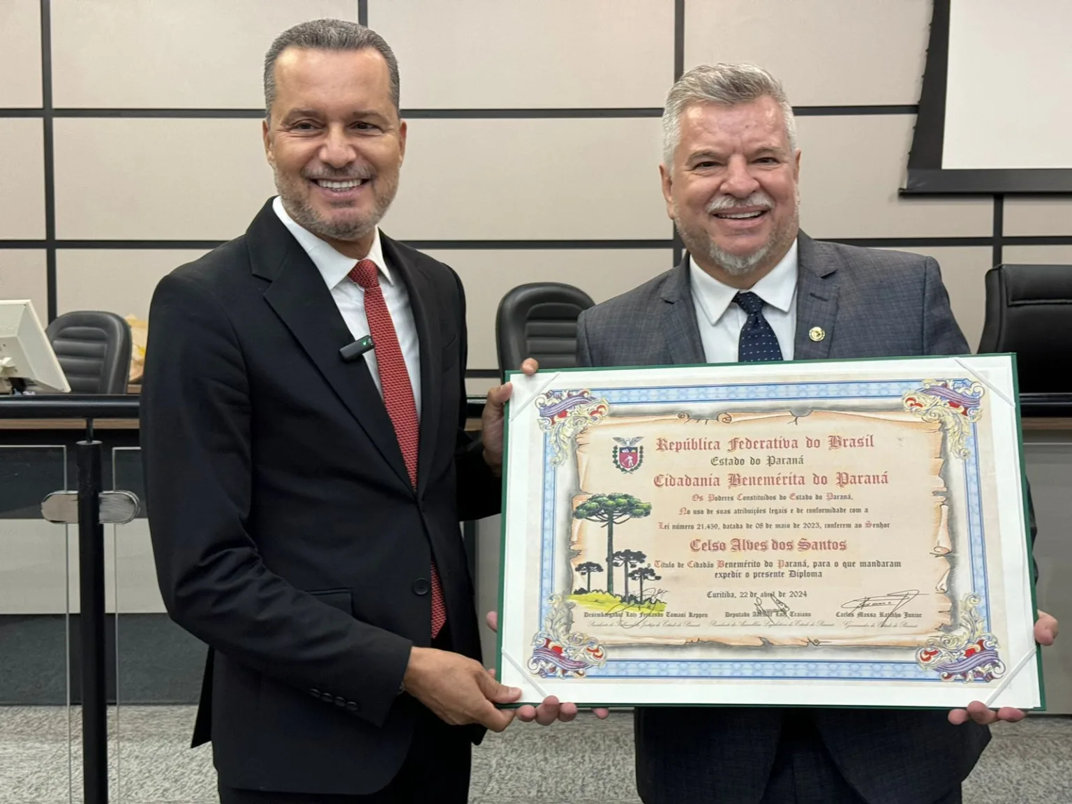 Em Maringá, Assembleia Legislativa do Paraná entrega título de Cidadão Benemérito ao Apóstolo Celso Santos