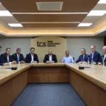 O grupo Tata Consultancy Services (TCS) anunciou nesta segunda-feira (15) a expansão da operação em Londrina, no Norte do Paraná, com ampliação de seu Delivery Center. O anúncio foi feito em Mumbai, onde o governador Carlos Massa Ratinho Junior foi recebido pelo CEO da TCS, Krithi Krithivasan, e executivos da companhia em missão oficial do Governo do Paraná à Índia Foto: Jonathan Campos/Secom