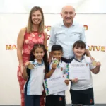 Prefeitura premia alunos da rede municipal vencedores do concurso de desenho em comemoração aos 77 anos de Maringá