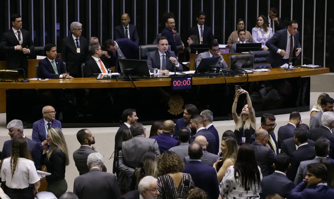 Congresso derruba veto de Lula e acaba com ‘saidinha’ de presos