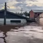 Nível da água não baixa e mais bairros de Porto Alegre ficam alagados