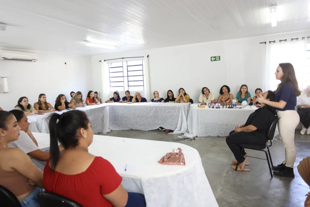 Grupo Boticário e Estado do Paraná iniciam capacitação na área da beleza para mulheres