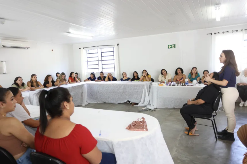 Grupo Boticário e Estado do Paraná iniciam capacitação na área da beleza para mulheres