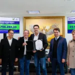 Ratinho Junior libera mais R$ 66,7 milhões para 14 municípios no Asfalto Novo, Vida Nova