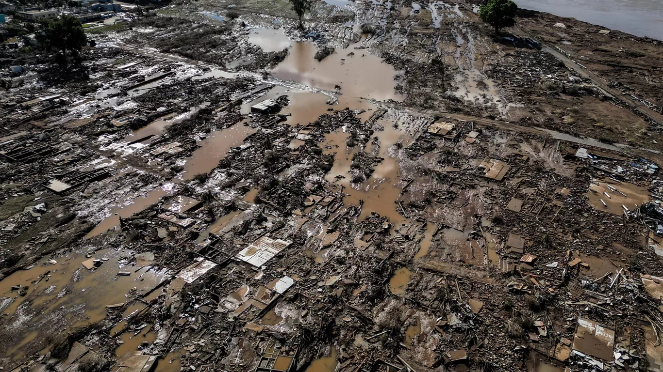 Enchente varre cidade gaúcha do mapa; veja as fotos da devastação divulgadas pela MetSul